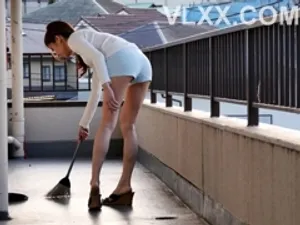Mắc kẹt trong kho cặc với cô nàng đồng nghiệp đã có chồng